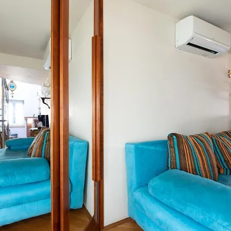 Notch With Sea View Апартаменты *