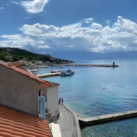 Notch With Sea View *